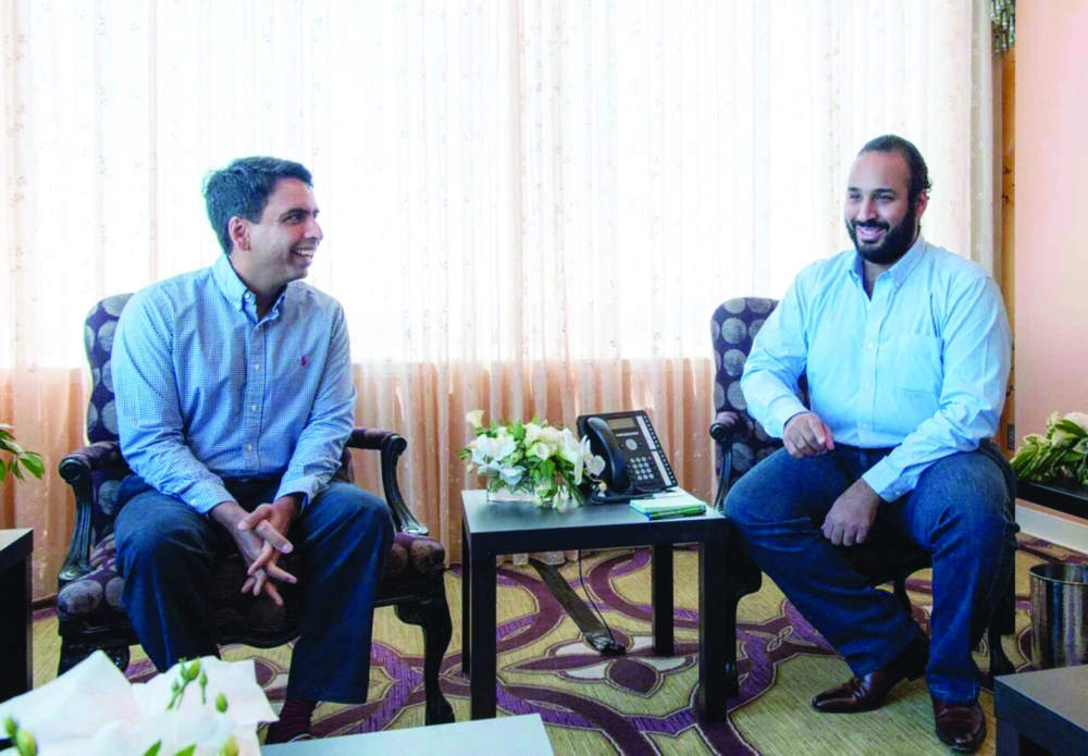 الأمير محمد بن سلمان لدى لقائه سلمان خان       (بندر الجلعود)