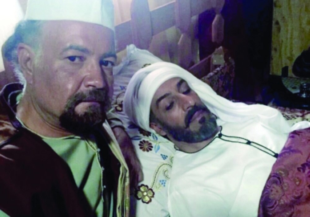 فهد غزولي بجانب عبدالمحسن النمر في المسلسل