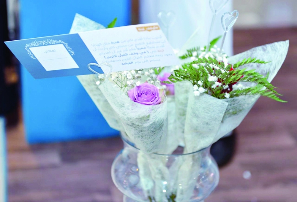 باقة ورد من إحدى الجمعيات لمتبرعيها                   (مكة)