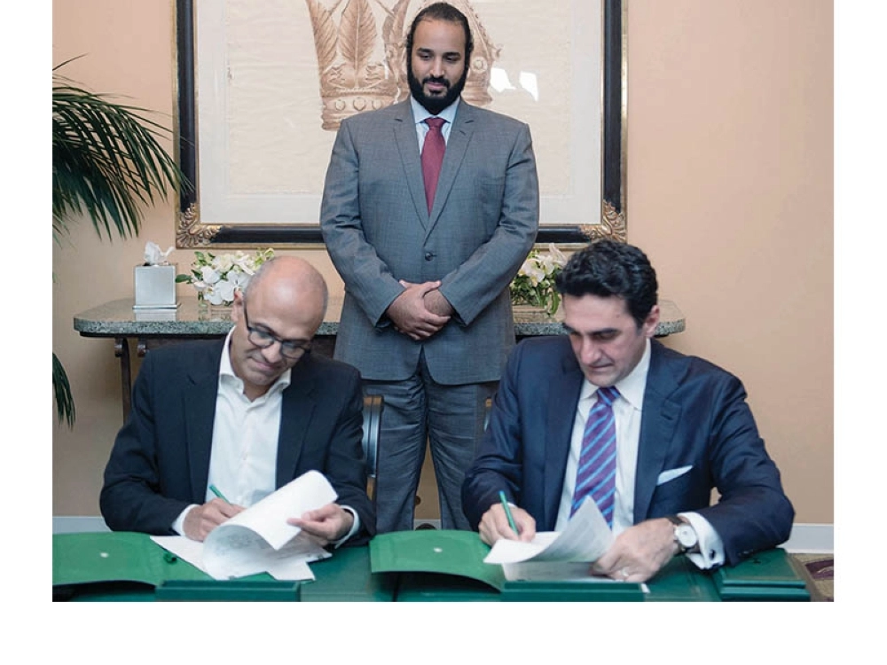 ولي ولي العهد يرعى توقيع الاتفاق مع مايكروسوفت أمس (بندر الجلعود)