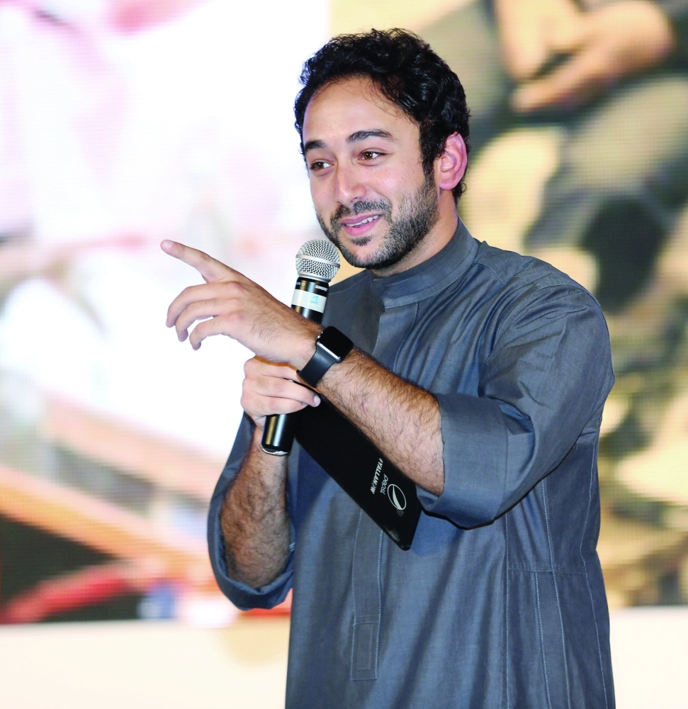 ياسر السقاف متحدثا في ملتقى صفقة 