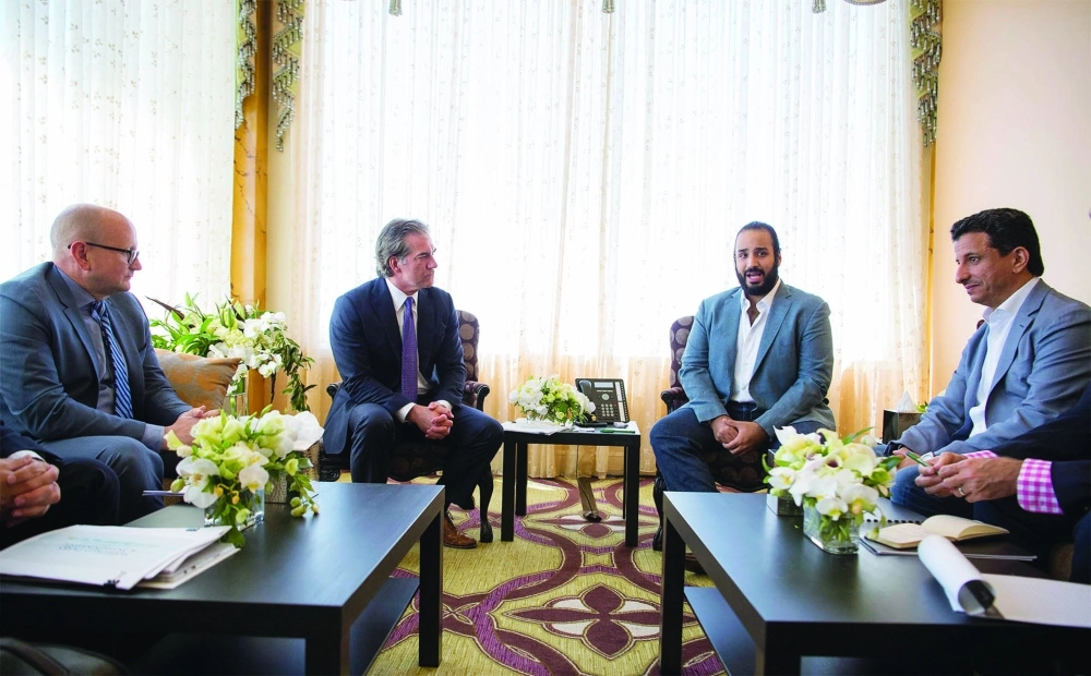 الأمير محمد بن سلمان لدى لقائه جويل مانبي            (بندر الجلعود)