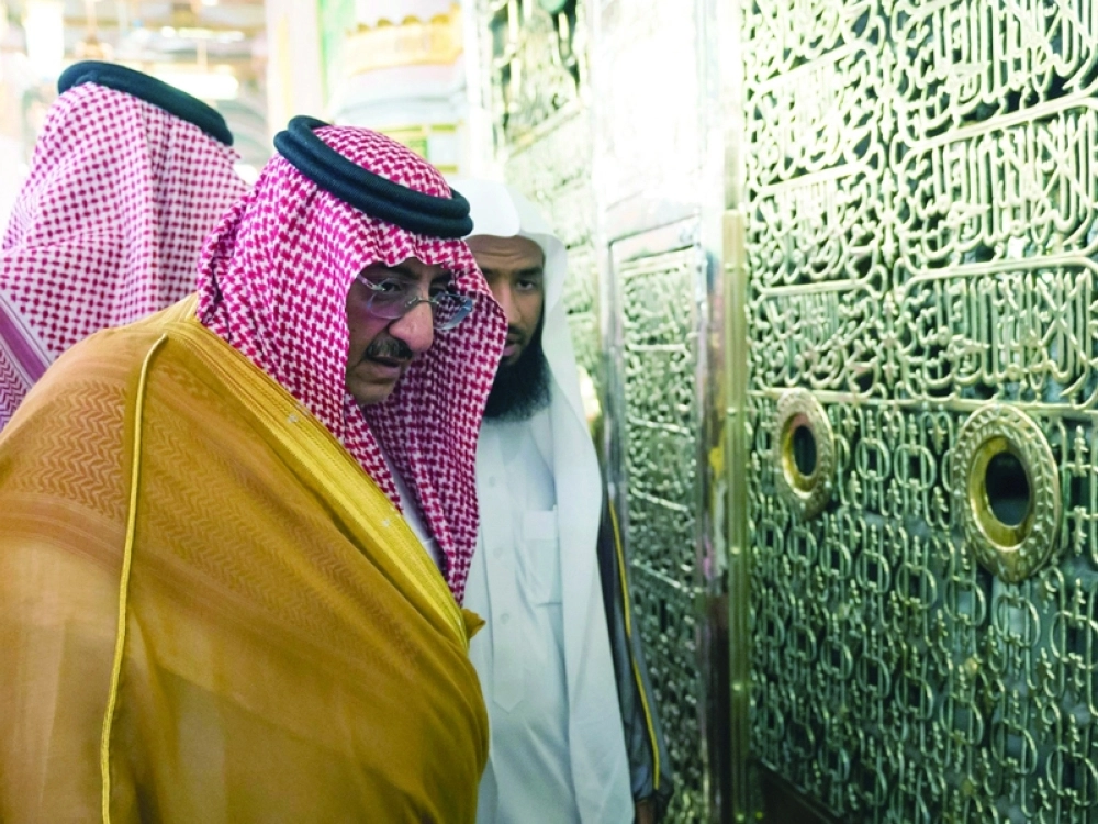 ولي العهد يتشرف بالسلام على الرسول وصاحبيه