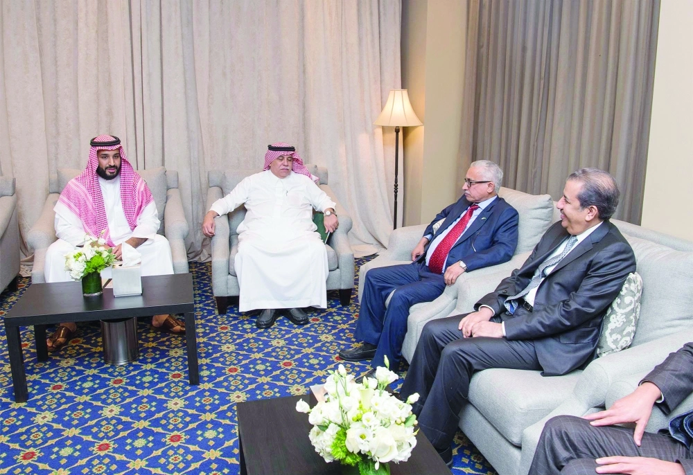 الأمير محمد بن سلمان مع رجال الأعمال السعوديين               (بندر الجلعود)