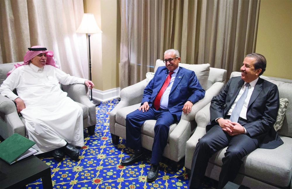 عدد من الوزراء ورجال الأعمال خلال الاستقبال