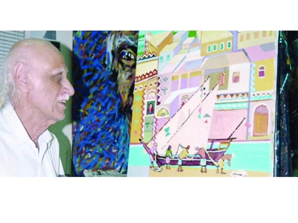 عبدالكريم العريض مع لوحاته      (بنا)