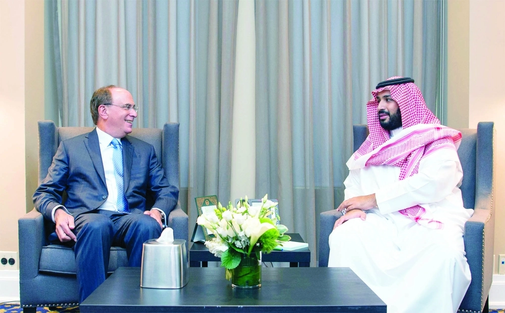 .. وأثناء اجتماعه بلاري فينك