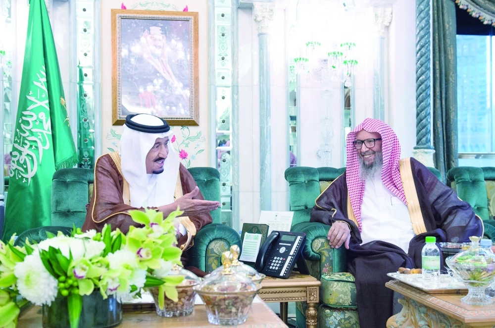 الملك سلمان في حديث مع صالح اللحيدان
