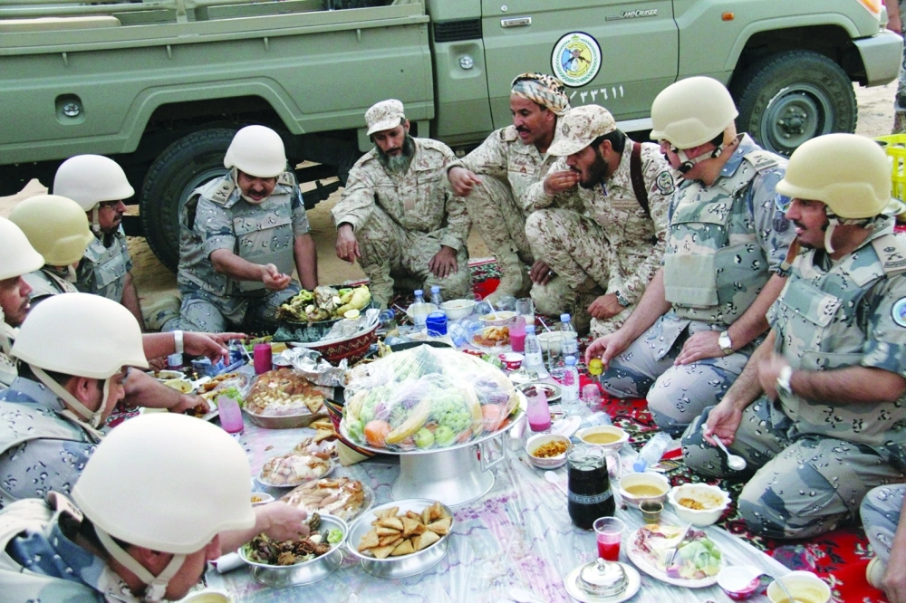 عواد البلوي متوسطا أفراد حرس الحدود وعددا من رجال القوات البرية في الحد الجنوبي    (مكة)