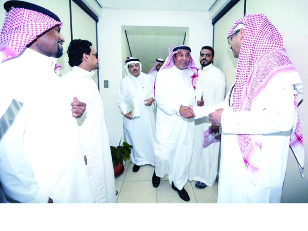 أحمد مسعود خلال تواجده في النادي أمس 