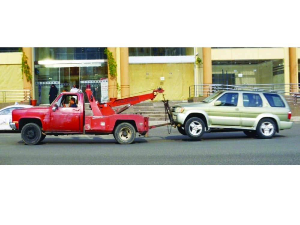 ونش لا يتبع للمرور يقطر مركبة   (عبدالمحسن دومان)