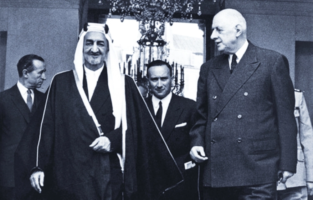 الملك فيصل لدى زيارته فرنسا ولقائه شارل ديجول في 1967