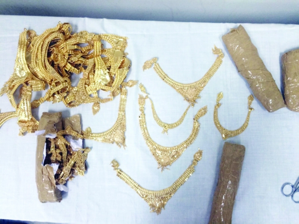 جانب من المشغولات الذهبية المضبوطة  