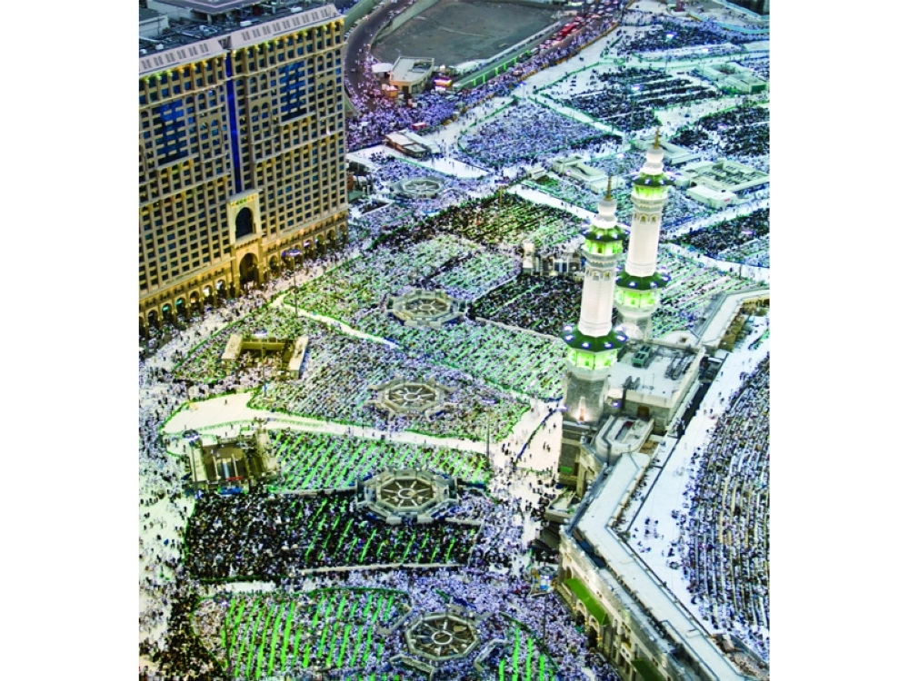 ساحات المسجد الحرام امتلأت بالمصلين       (أنس الحارثي)