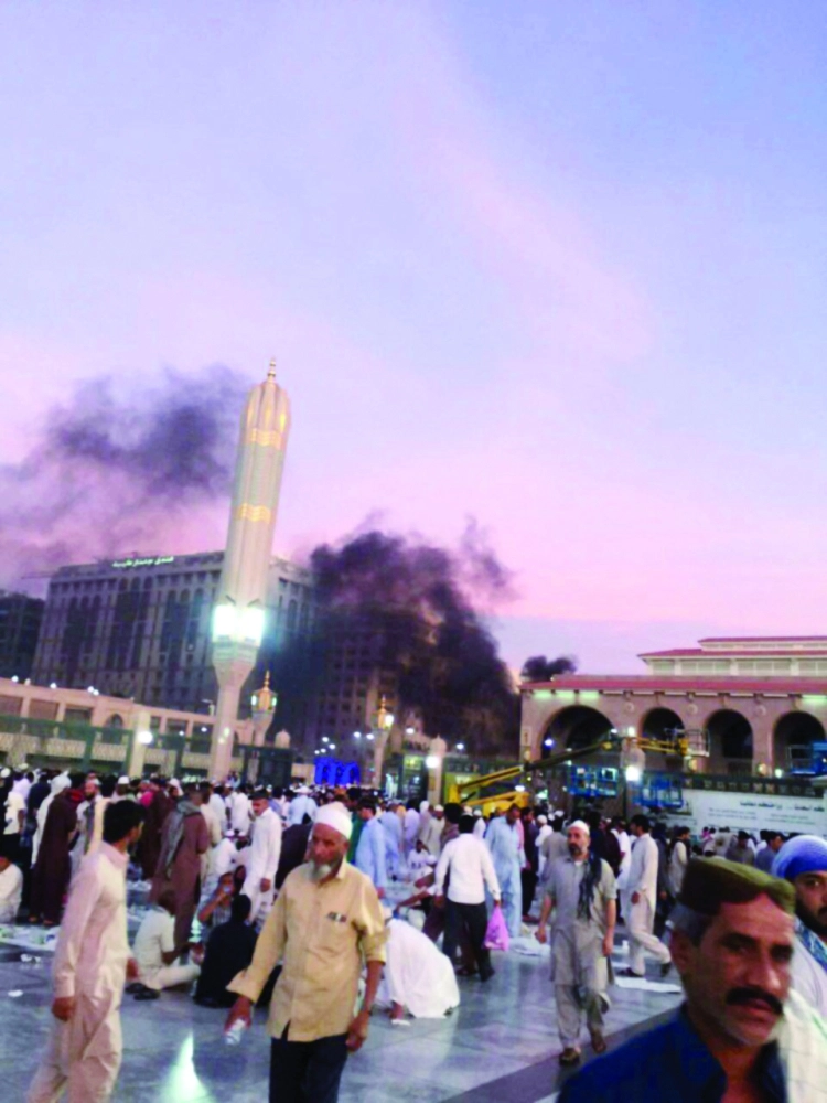 الدخان يتصاعد من الموقع                                                                                                  (تويتر) 