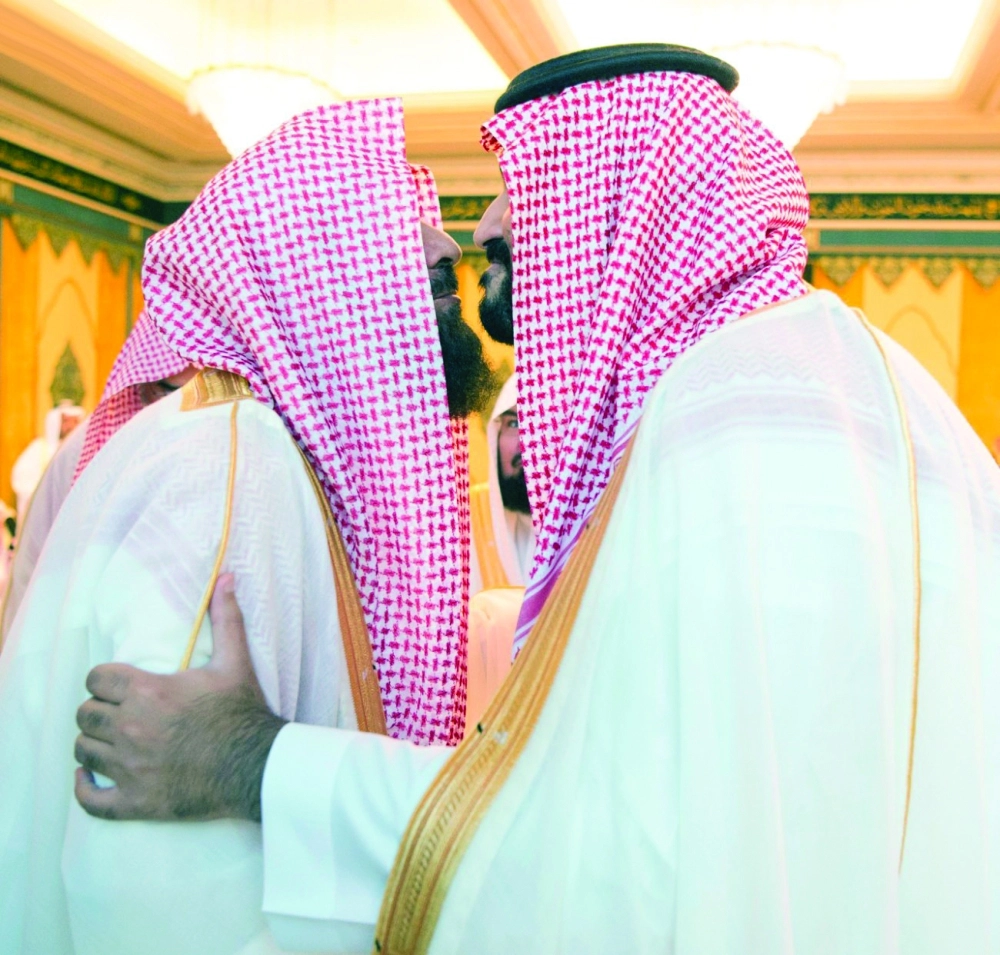 الأمير محمد بن سلمان يتبادل التهاني بالعيد مع أحد الحضور