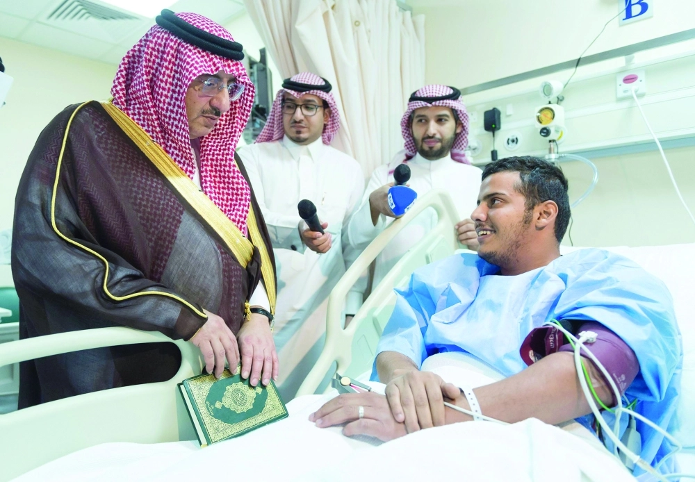 .. ومطمئنا على أحد رجال الأمن