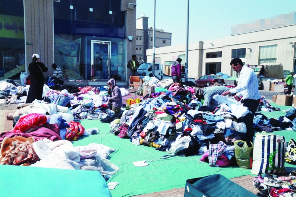 ملابس مستعملة بشكل عشوائي                                          (حمدان الدوسري)