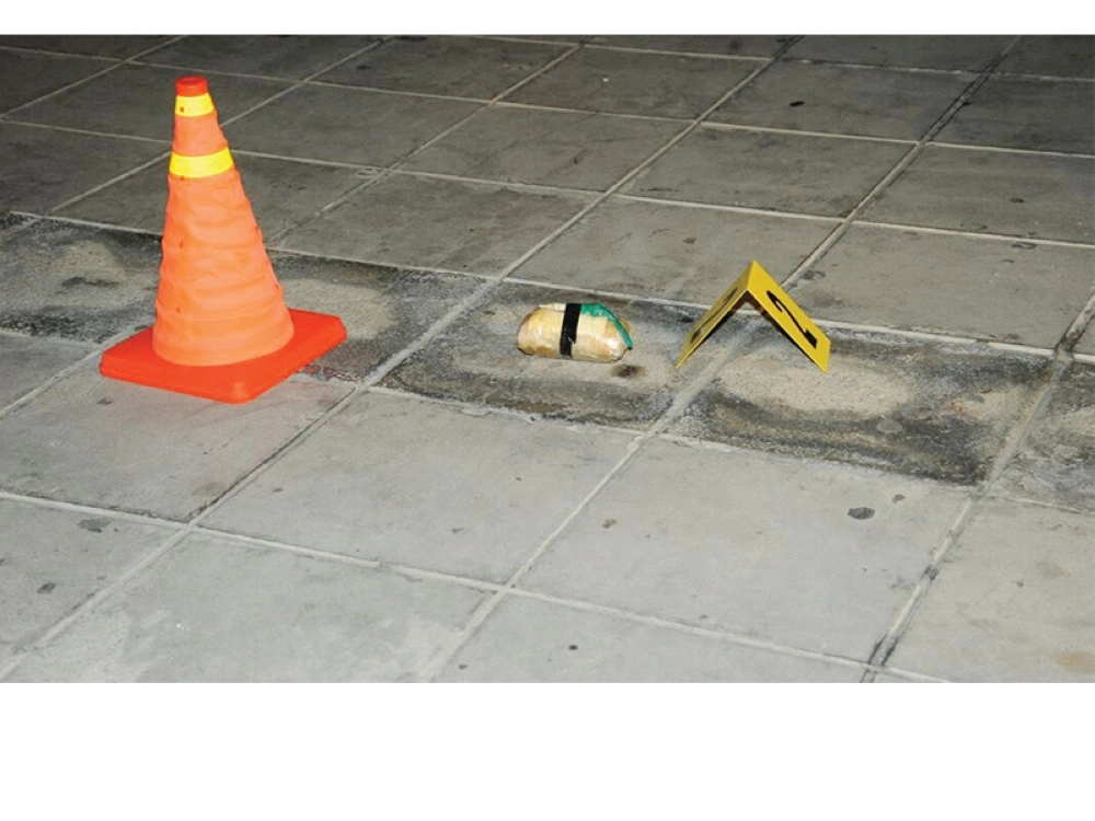 عمليات رفع آثار انفجار جدة بجوار القنصلية الأمريكية واس)