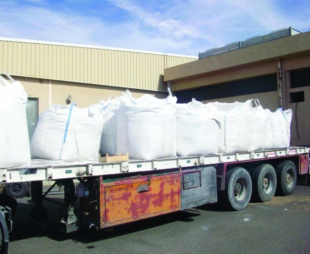 كمية من الحبوب المخدرة ضبطت في إحدى الشاحنات        (مكة)