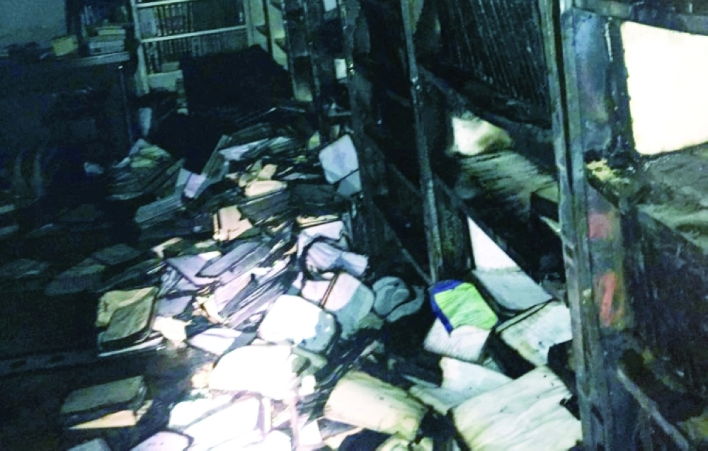 آثار الحريق على الكتب والمكتبة                                  (مكة)