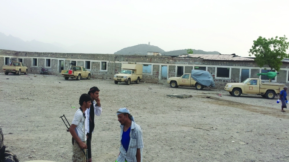 عناصر من المقاومة الشعبية في جبهة كرش الحدودية بين لحج وتعز                  (أديب محمد)