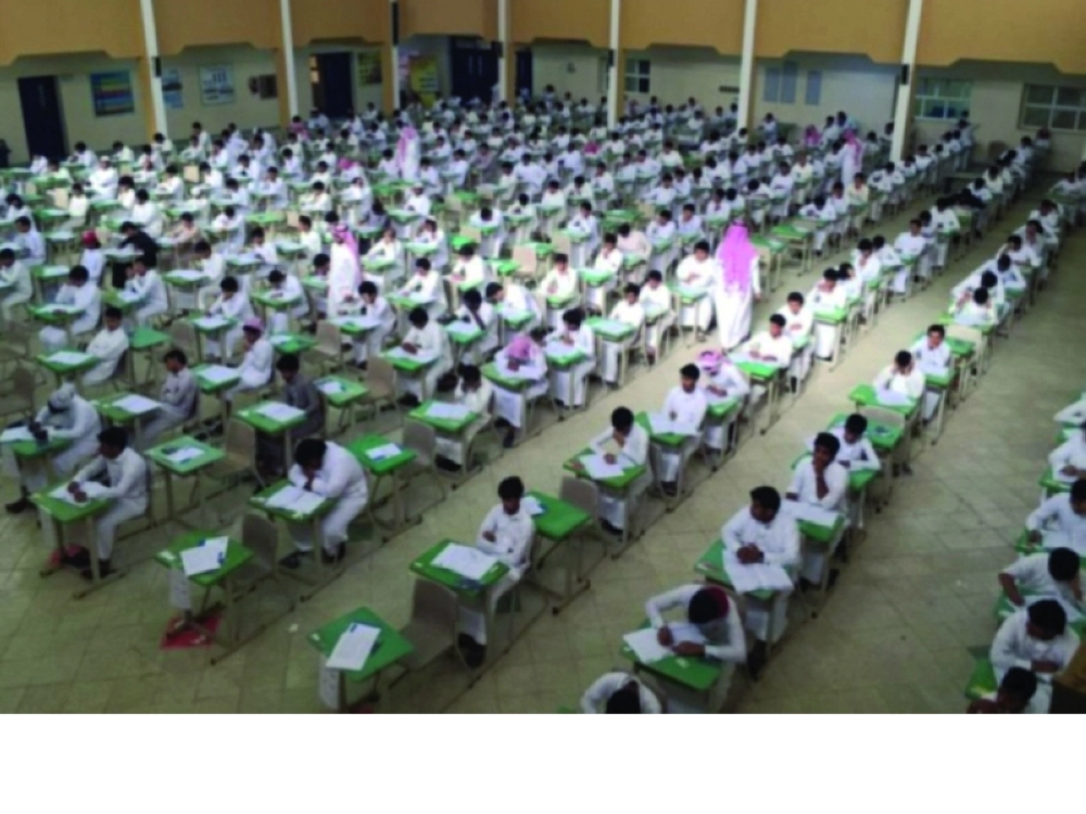 طلاب خلال أداء أحد اختبارات قياس (مكة)