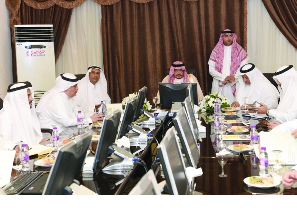 محمد بنتن خلال اجتماعه بمطوفي حجاج تركيا ومسلمي أوروبا أمس 