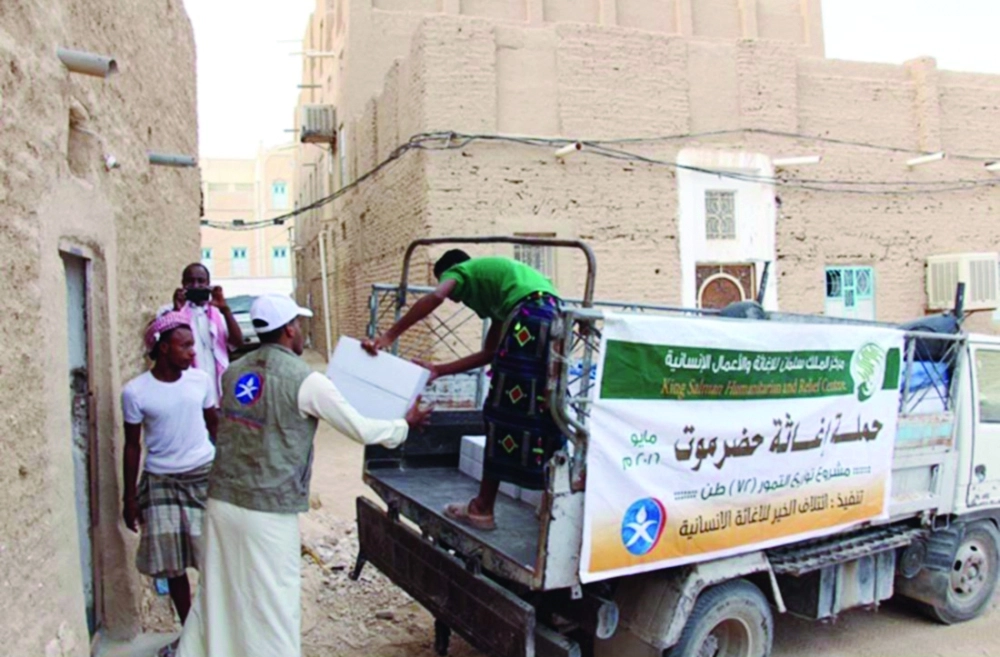 من حملة إغاثة حضرموت        (واس)