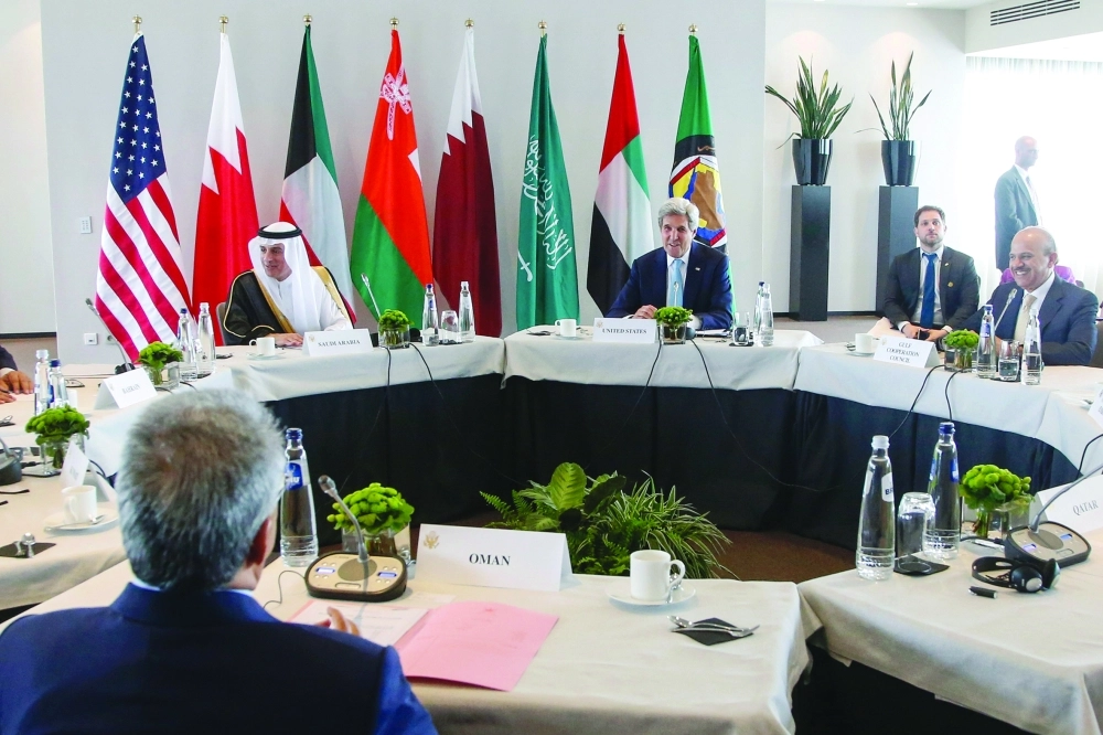 جون كيري في لقاء مشترك مع وزراء خارجية الخليج في بروكسل                       (أ ف ب)