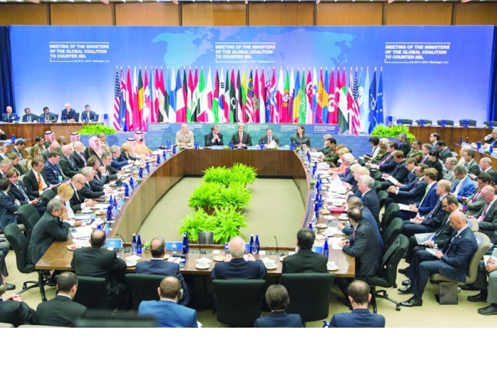 وزراء خارجية ودفاع دول التحالف الدولي في اليوم الثاني لاجتماعات واشنطن أمس (بندر الجلعود)