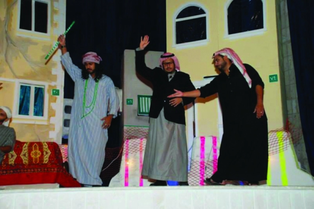 أحد مشاهد مسرحية مجلس الشقق (مكة)