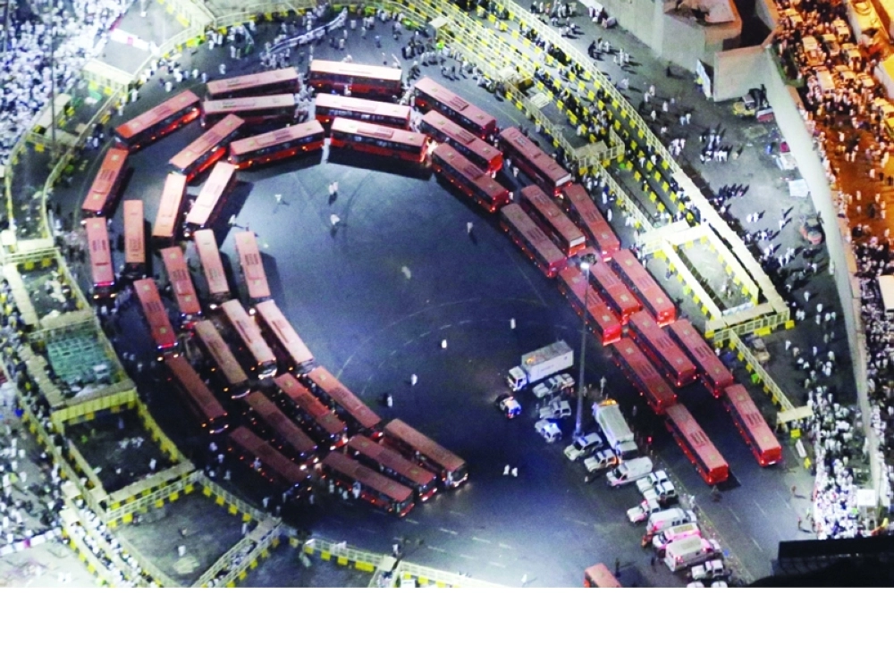 حافلات في إحدى محطات النقل بمكة (ياسر بخش)