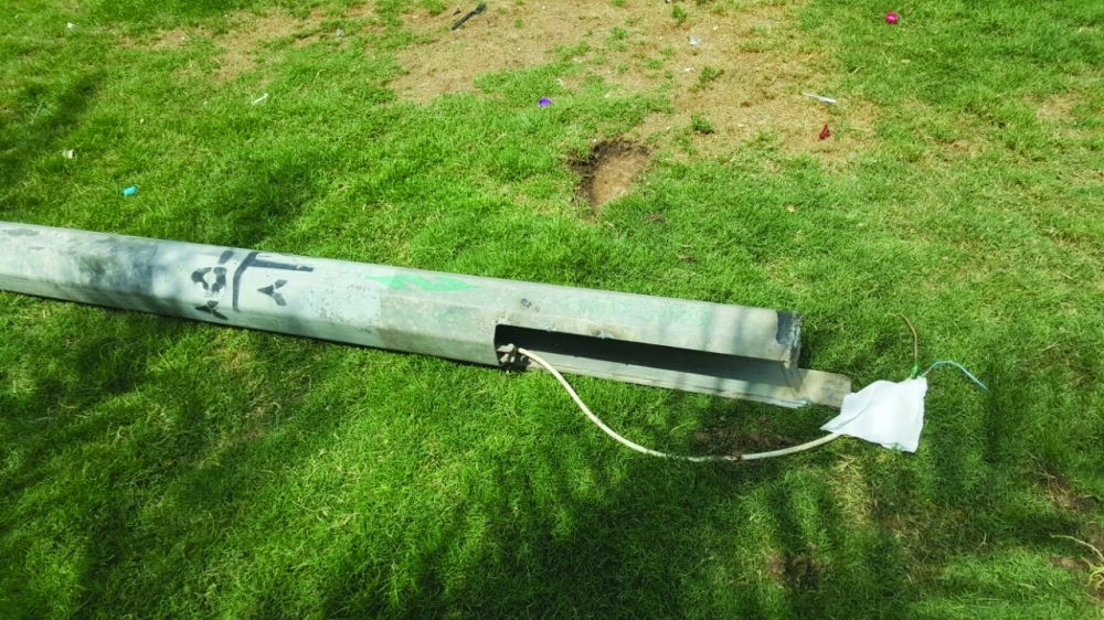 عمود الإنارة بعد سقوطه                                                   (مكة)