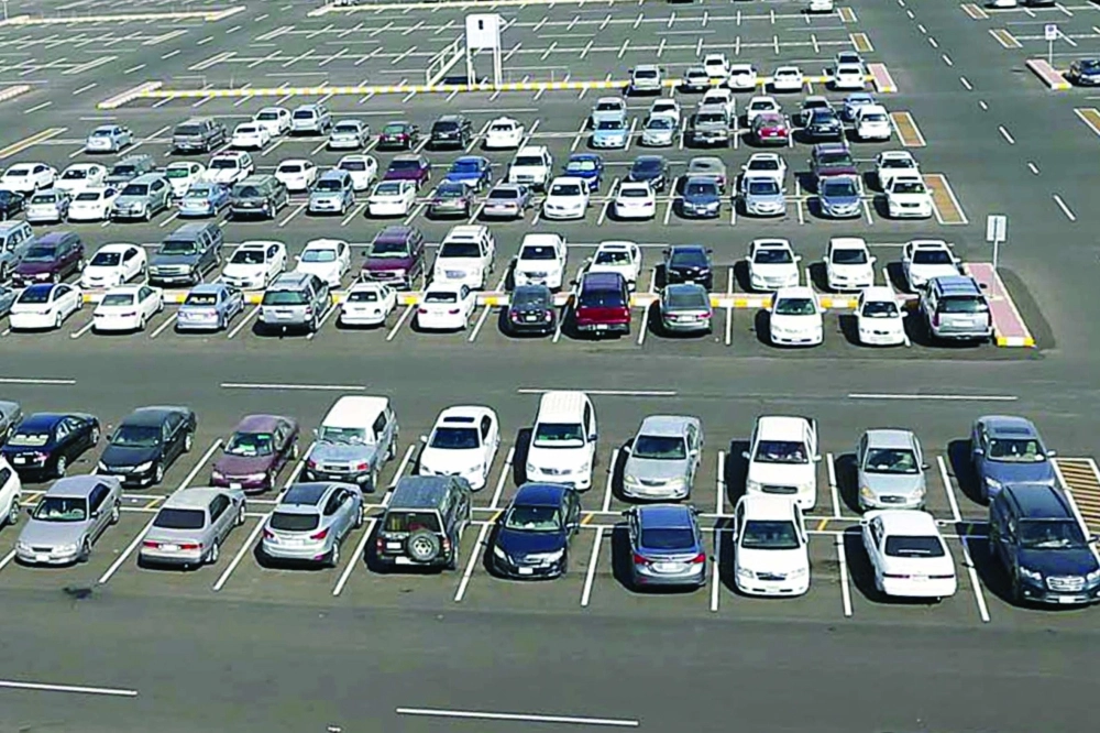 أحد المواقف المجهزة للسيارات في جدة (ثامر الفرج) 