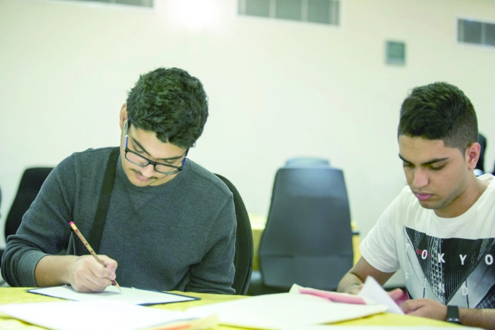 طالبان سعوديان خلال برامج الزيارات 