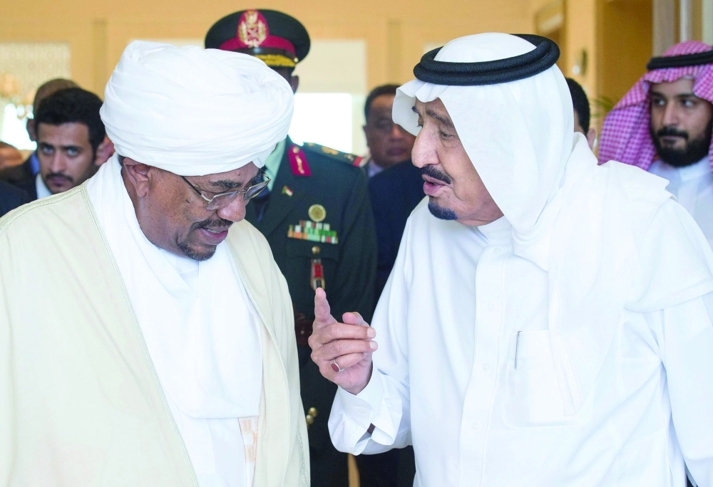 خادم الحرمين الشريفين في حديث مع الرئيس السوداني
