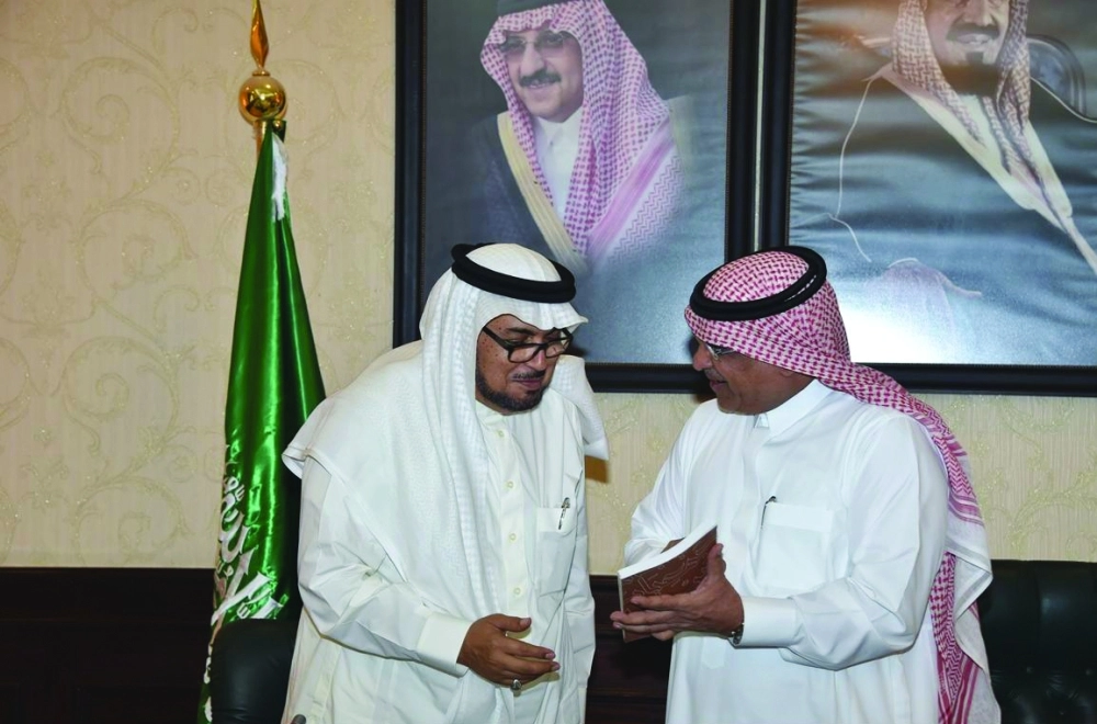 بكري عساس لدى استقباله حاتم قاضي          (واس) 