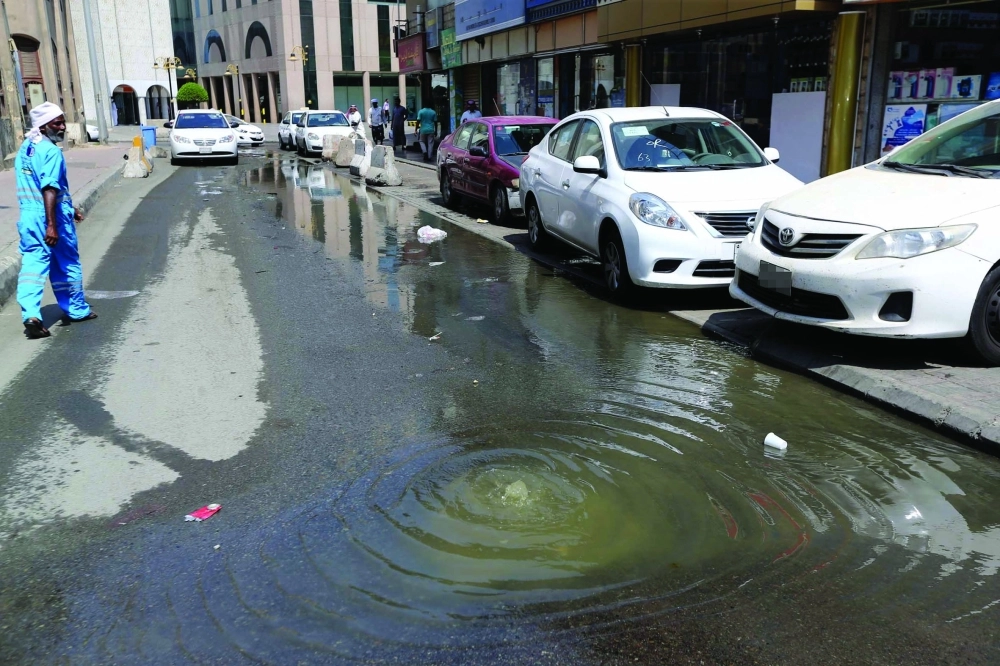 تسرب مياه صرف صحي بأحد أحياء جدة 