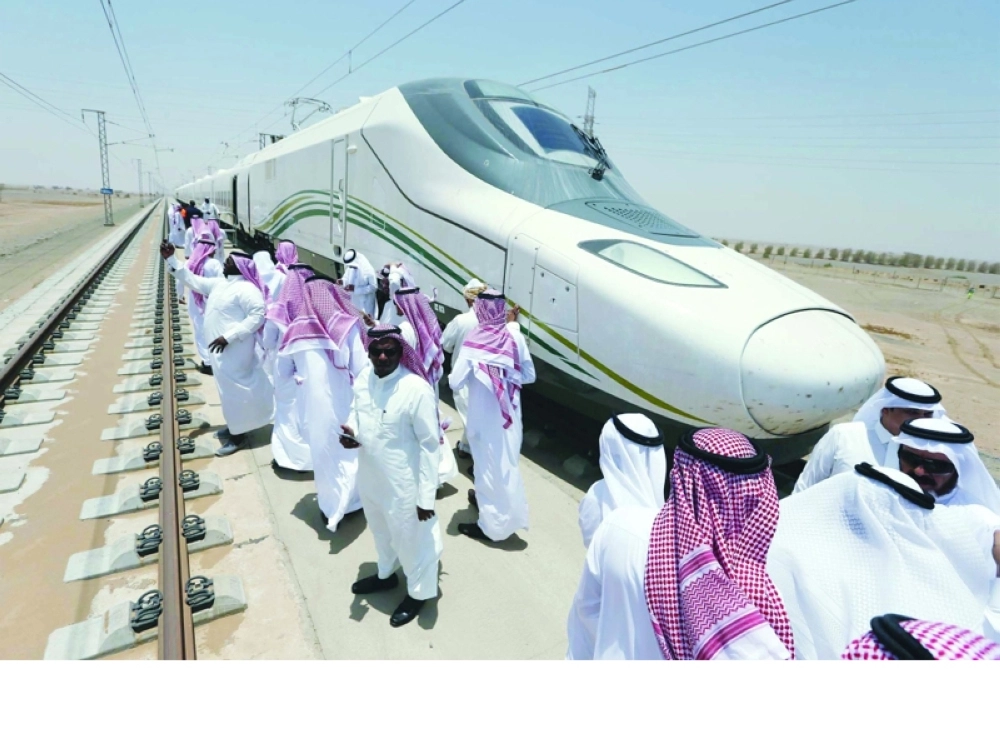أثناء الجولة على مشروع قطار الحرمين (ثامر الفرج) 