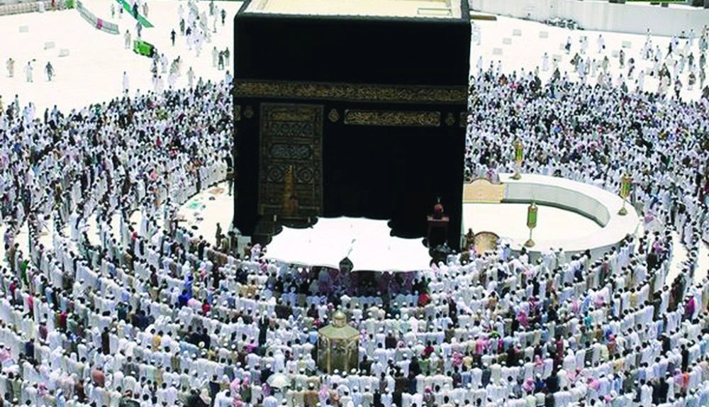 المصلون في ساحة المسجد الحرام (مكة)