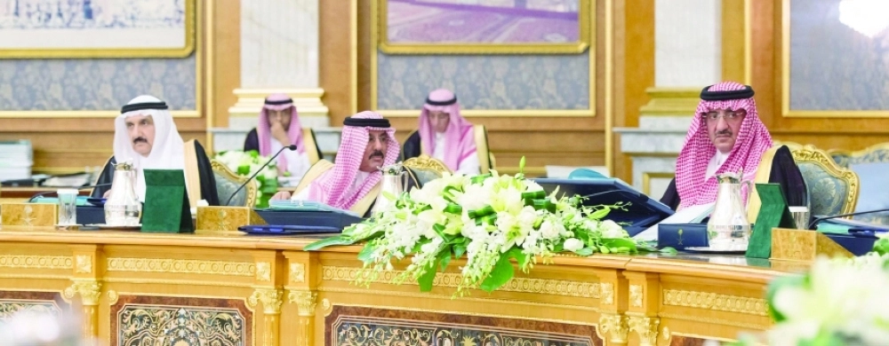 نائب خادم الحرمين الشريفين مترئسا مجلس الوزراء أمس (واس)