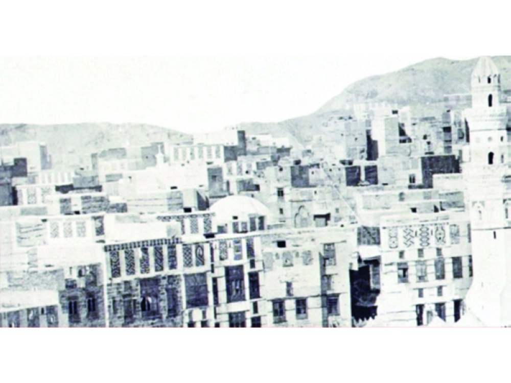 أول صورة معروفة تظهر قبة حمام باب العمرة  ( ألبوم محمد صادق)