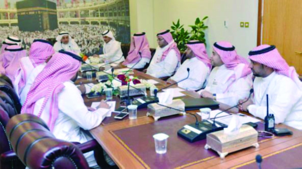 من اجتماع اللجنة الفنية والخدمية أمس برئاسة شؤون الحرمين                          (مكة)