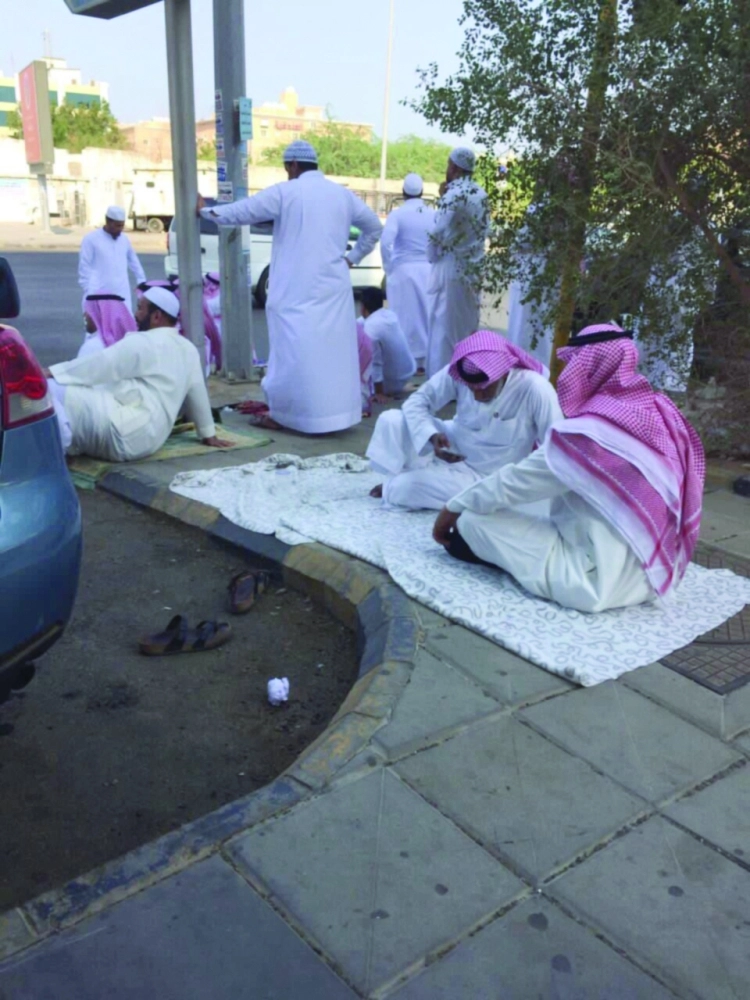 عدد من أهالي الحي                                      (مكة)