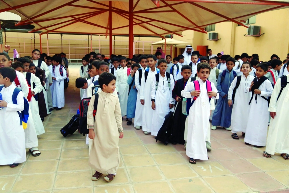 طلاب في المرحلة الابتدائية                     (أحمد جابر) 