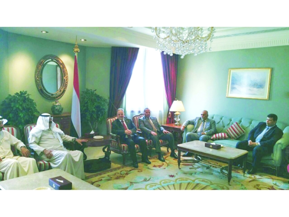 وزير الخارجية الكويتي يودع وفد الحكومة اليمنية أمس                (سبأ نت)