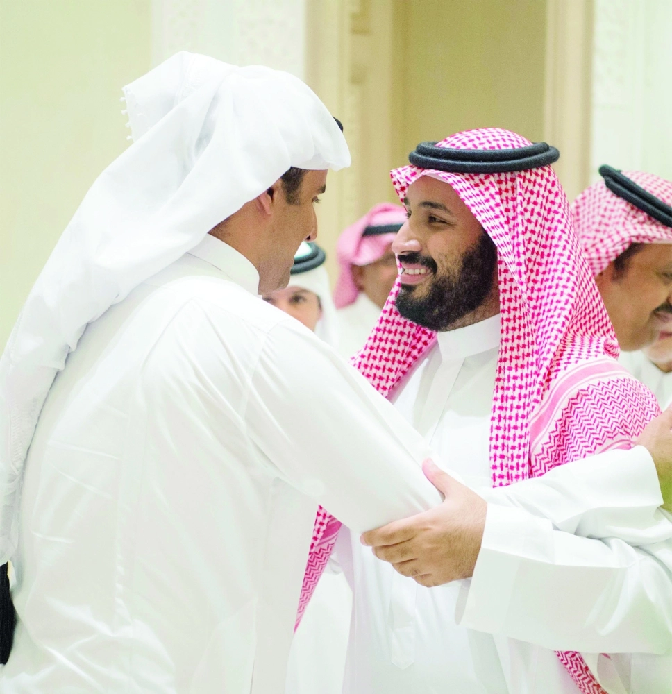 الأمير محمد بن سلمان وأمير قطر خلال الاستقبال