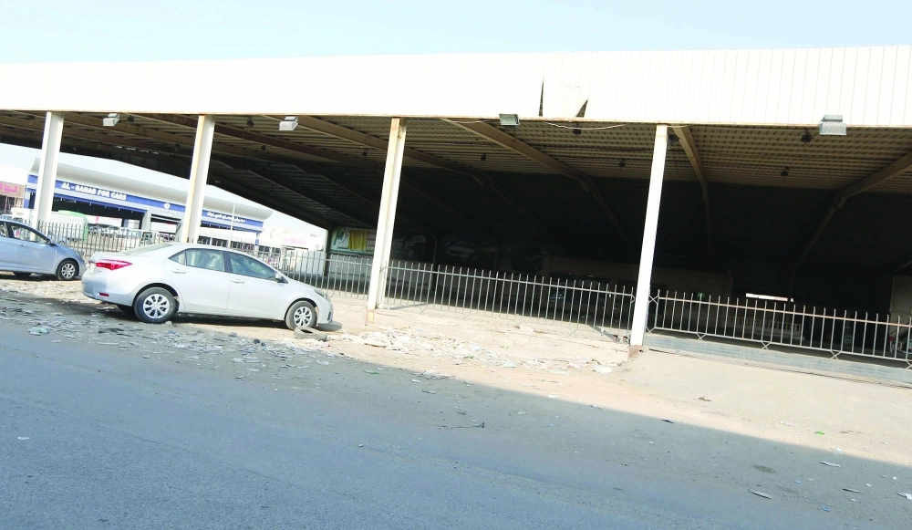 معارض فارغة في سوق السيارات بجدة (علي القرني) 