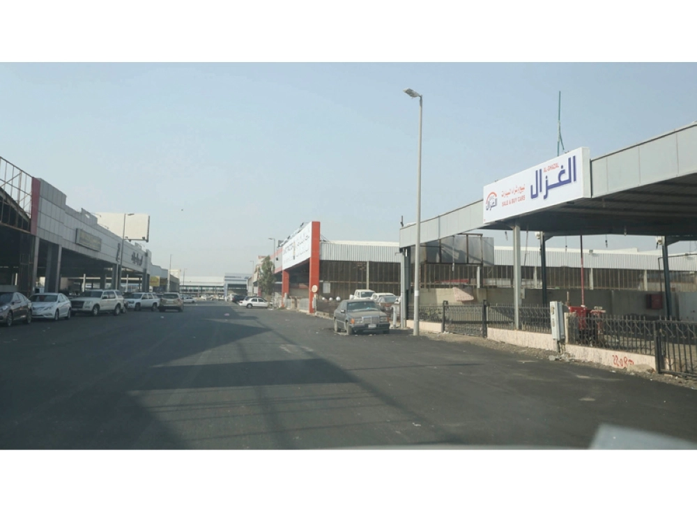 معارض فارغة في سوق السيارات المستعملة بجدة (علي القرني) 